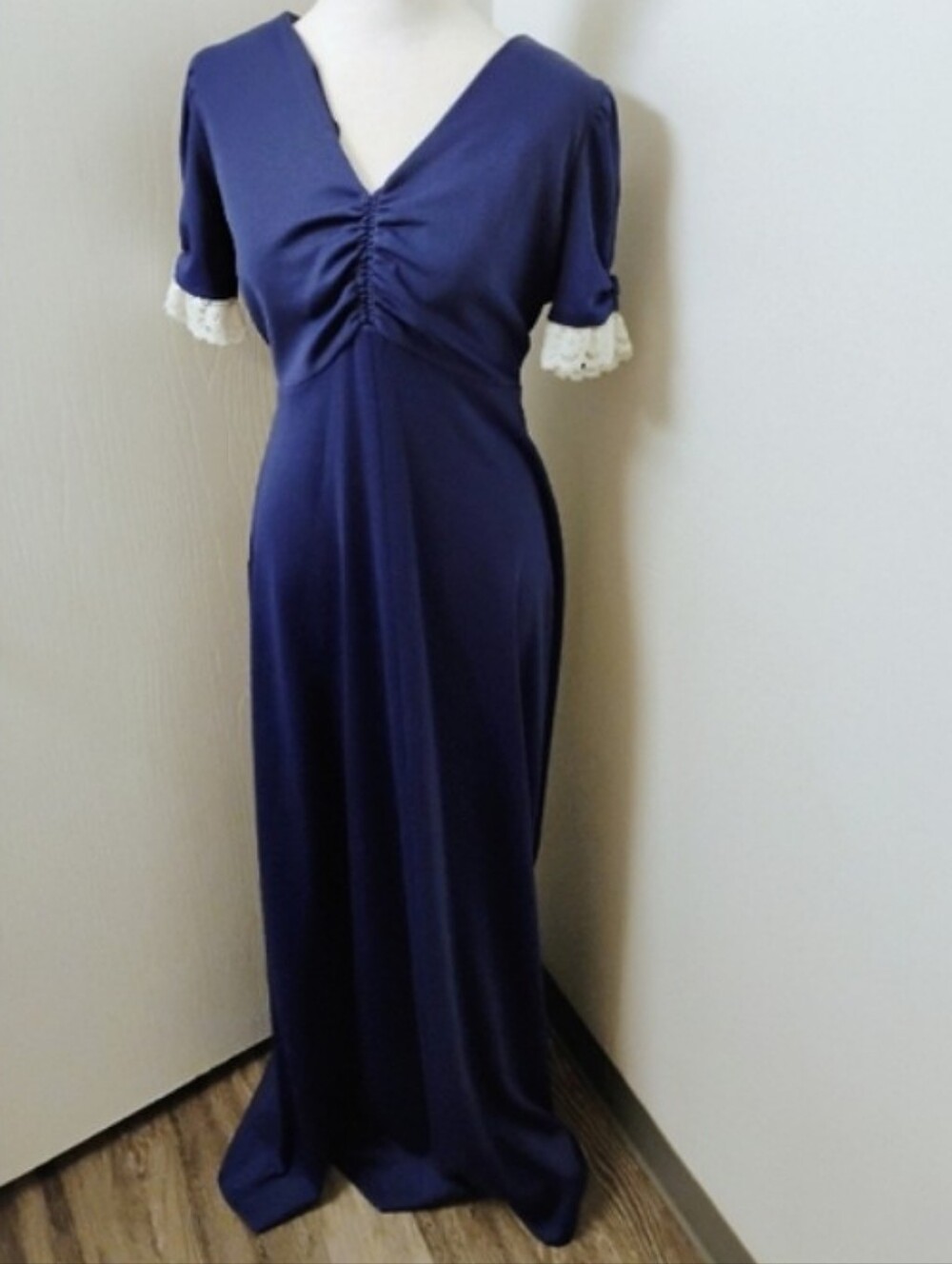 Vintage 1970s Lace Trim Prairiecore Cottagecore Maxi Dress